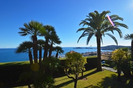 Villa for sale in Beaulieu sur Mer with panoramic sea views