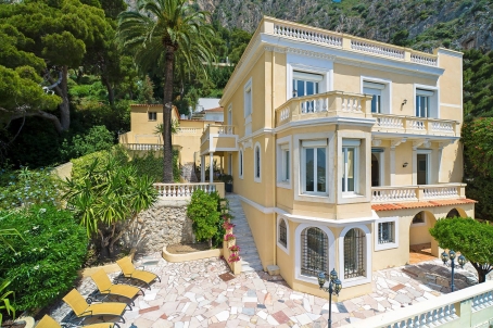 Villa for sale in Beaulieu-sur-Mer in the Belle Epoque style with panoramic views