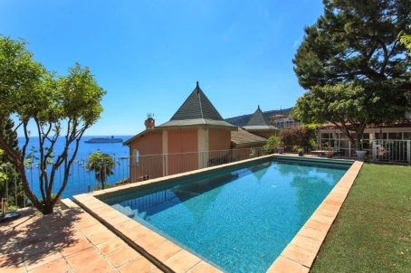 Villa à vendre à Villefranche-sur-Mer avec une vue panoramique sur la mer