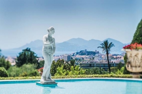 Appartement à vendre dans un style bourgeois dans la région de Cannes Montrose avec vue sur mer