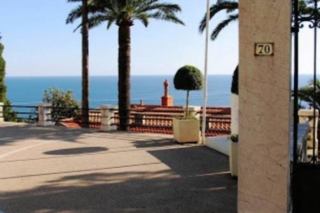 Villa for sale with panoramic sea views in Cap d'Ail for renovation