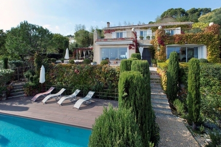 Villa for sale in Nice with spectacular views over the bay of Villefranche