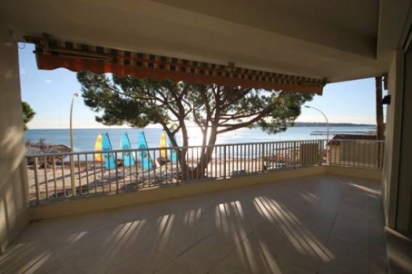 Bel appartement à vendre dans la région de Palm Beach de Cannes avec vue sur mer