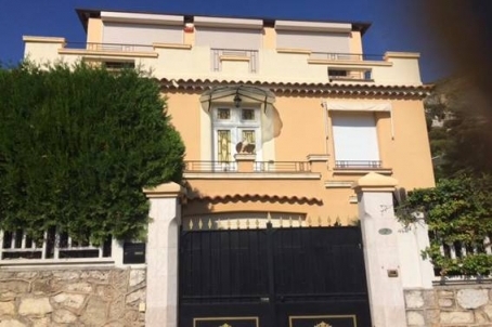 La villa à Eze-sur-Mer avec vue sur la mer et un beau jardin