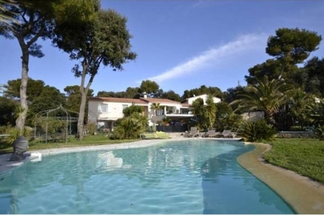 Exclusive villa for sale with sea view on the heights of Villefranche-sur-Mer, 360m2, 8 bedrooms