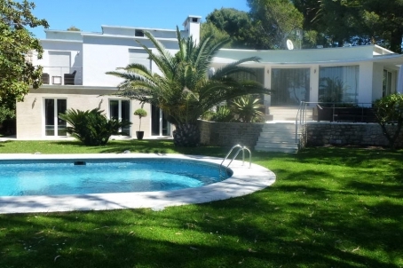 Villa à vendre sur la mer au Cap d'Antibes, 250m2, 4 chambres