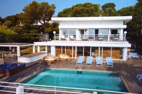 Villa in Cap Ferrat with a beautiful view of the sea, 240m2