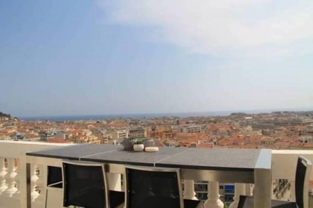 Appartement à Nice dans le quartier de Cimiez, avec vue sur la mer, 146м2