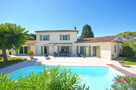 Villa for sale in Mougins