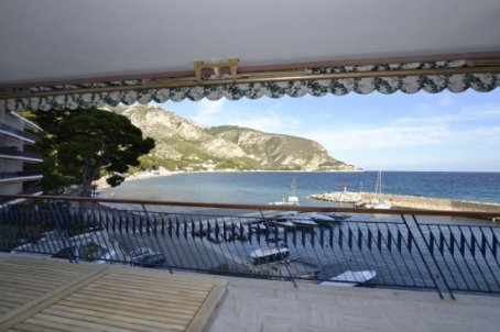 Bel appartement situé dans une résidence au bord de mer avec accès direct à la plage