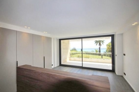 Duplex For Sale in Cannes, in the area of California