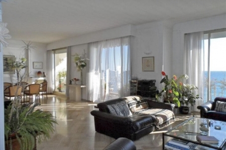 Pour la vente un superbe appartement à Cannes, sur la plage