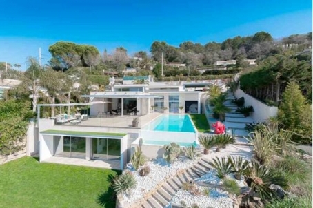 Modern villa near the Croisette for sale