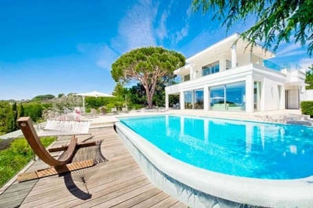Villa on the heights of Cannes for sale