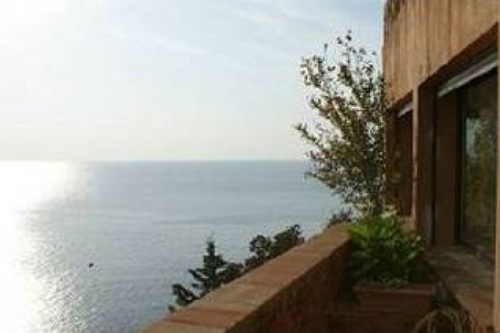 Rent a villa with private access to the sea
