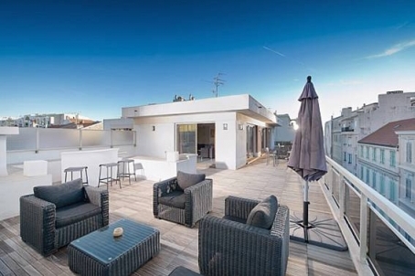 Rent splendid penthouse with a large terrace on the roof