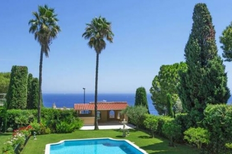 For sale renovated, luxury villa with sea views