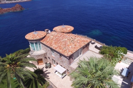 Sale of exclusive estates on the sea shore