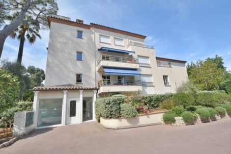 Vente appartement de trois chambres au début du Cap d'Antibes