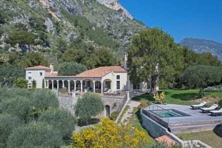 Rent a beautiful villa in neo-Provencal style 2 minutes from Monaco