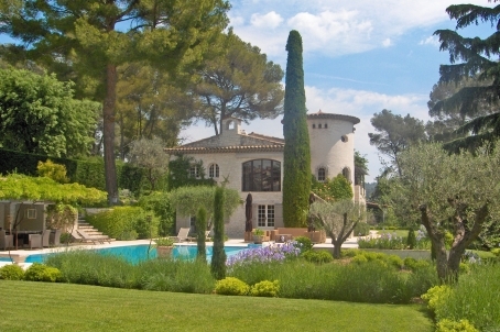 Villa entièrement rénovée avec jardin et piscine - RFC30841216VV