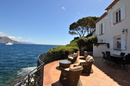 Villa ancienne sur le front de mer - RFC40480717VL