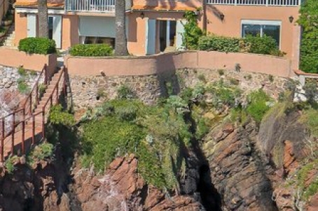 Villa avec accès direct à la mer à Théoule-sur-Mer - RFC40881117VV