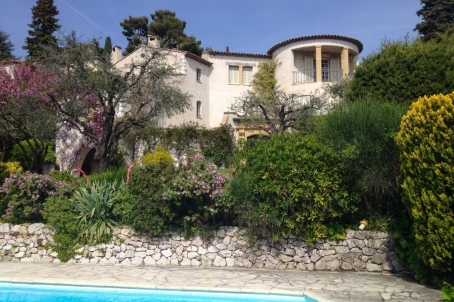 VILLA FAMILIALE DANS UN DOMAINE FERMÉ CIMIEZ - RFC41280418VV