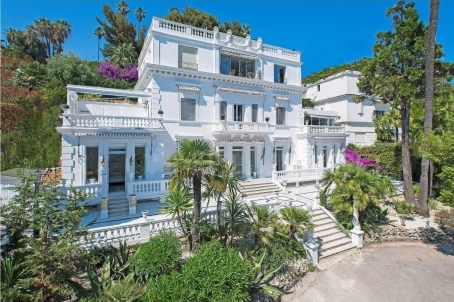 Unique property by the sea in Cannes - RFC42011018VV