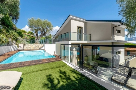 MAGNIFICENT CONTEMPORARY VILLA IN THE HEART OF THE VILLAGE - RFC42780821VV