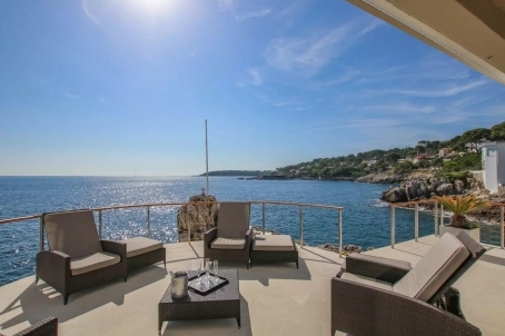 Exceptional villa 303 m2 on the seafront - RFC43940722VV