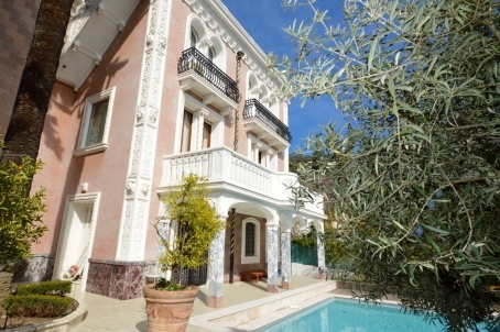 Historic mansion 450 m2 near the center of Beaulieu - RFC45321222VV