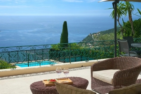 Belle villa de 400 m2 sur les hauteurs de Villefranche - RFC47490723VV