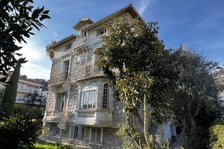 Bourgeois house 355 m2 in the center of Beaulieu - RFC47840823VV