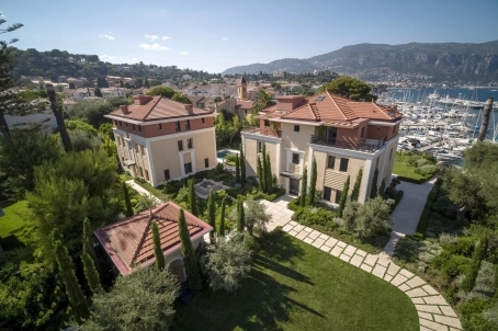 Luxury estate 1200 m2 on the seafront - RFC46830423VV