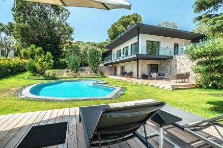 Villa 290 m2 avec jardin et piscine - RFC48880324VV
