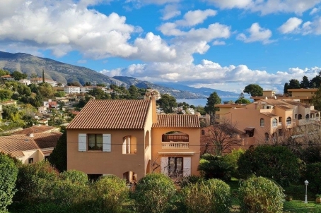 Villa sur un terrain de 1472 m2 proche Monaco - RFC49720824VV