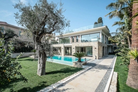 Modern villa 298 m2 near the beach - RFC49500724VV