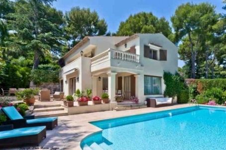 Beautiful villa located in the quiet surroundings of the prestigious Cap Ferrat