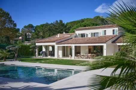 Belle villa de 370 m2 de style néo-provençal - RFC52380725VV
