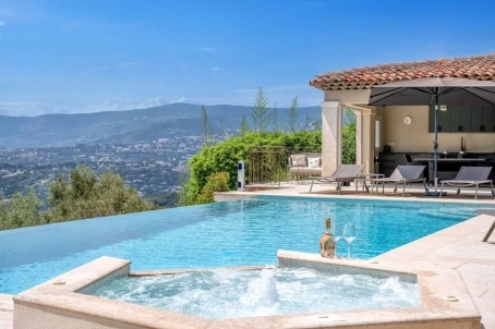 Villa de 223 m2 avec oliveraie sur un terrain de 5112 m2 - RFC52540825VV