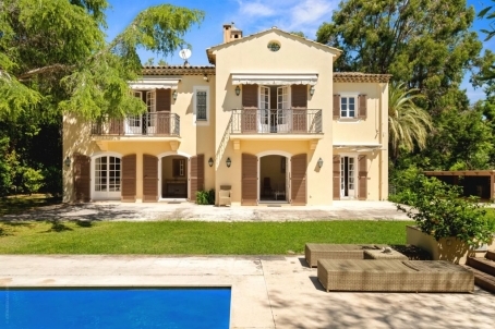 Villa provençale de 234 m² avec jardin et piscine - RFC52710825VV