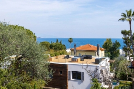 Maison de 300 m2 à 200 mètres de la mer à rénover - RFC52780825VV
