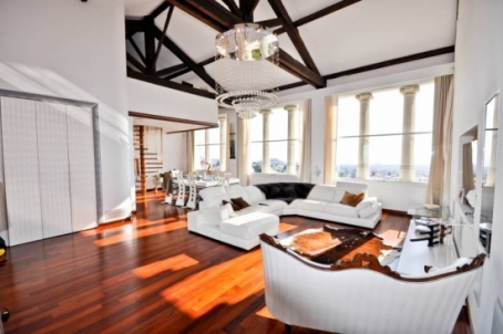 Beautiful apartment of 160 m2, located on the top floor of the residence Regina