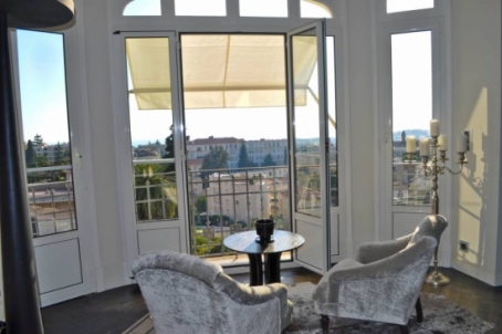 Nice flat with 4 rooms of 153 m2 with panoramic view on the sea and city