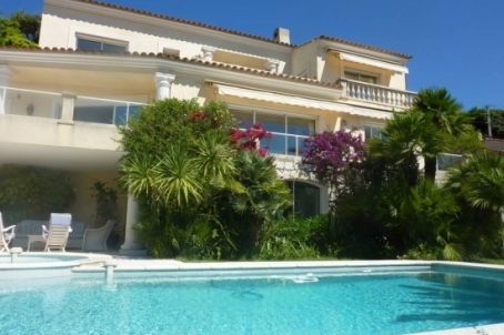 Villa for rent with sea views