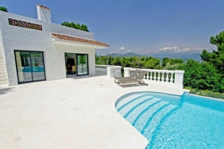 Beautiful contemporary style villa for sale