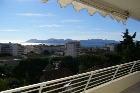Spacieux appartement avec vue panoramique sur la mer
