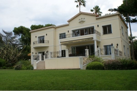 Rent a villa on the Cote d'Azur on the Cap d'Antibes