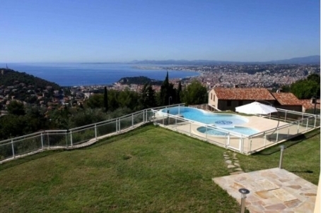 A new two-storey villa with stunning sea views for rent